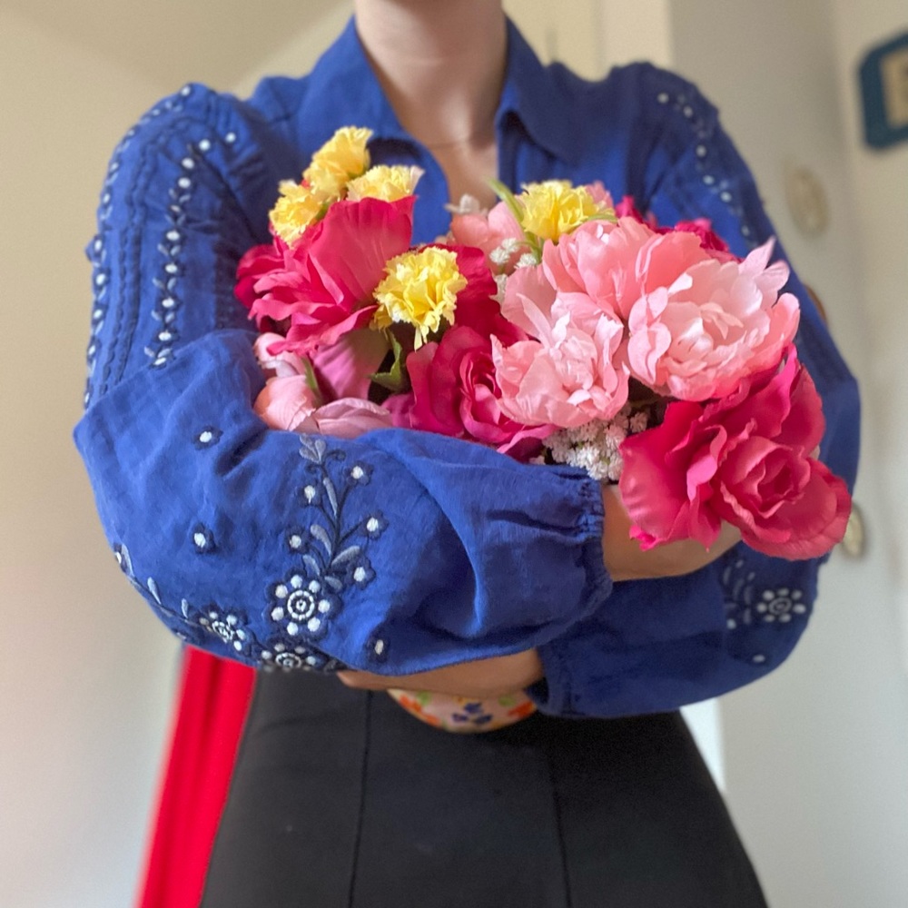 free people EMBROIDERED BLOUSE in size small!